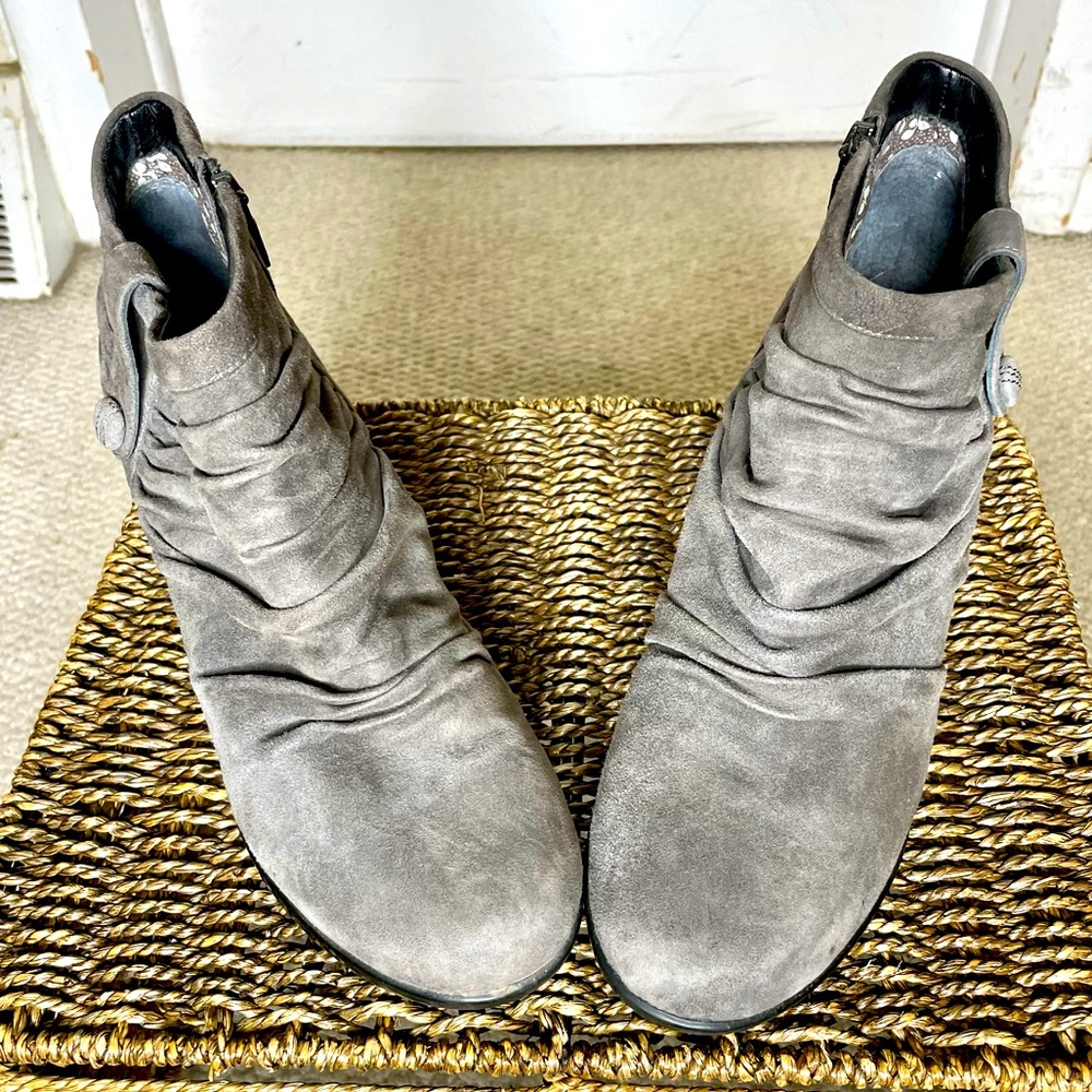 Dansko Buffy gray sided ankle boots.  Size 42